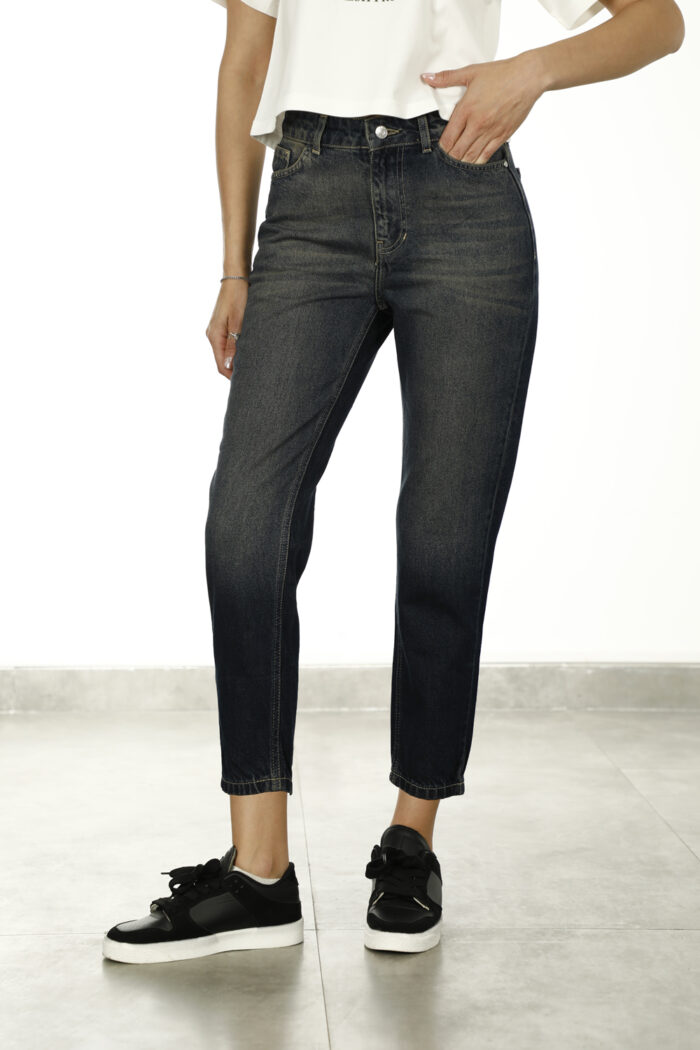 شلوار جین MOM Fit زنانه W141 - Image 2